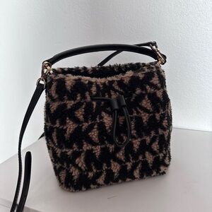 Michael Kors Suri Faux fur bucket Shoulder Bag